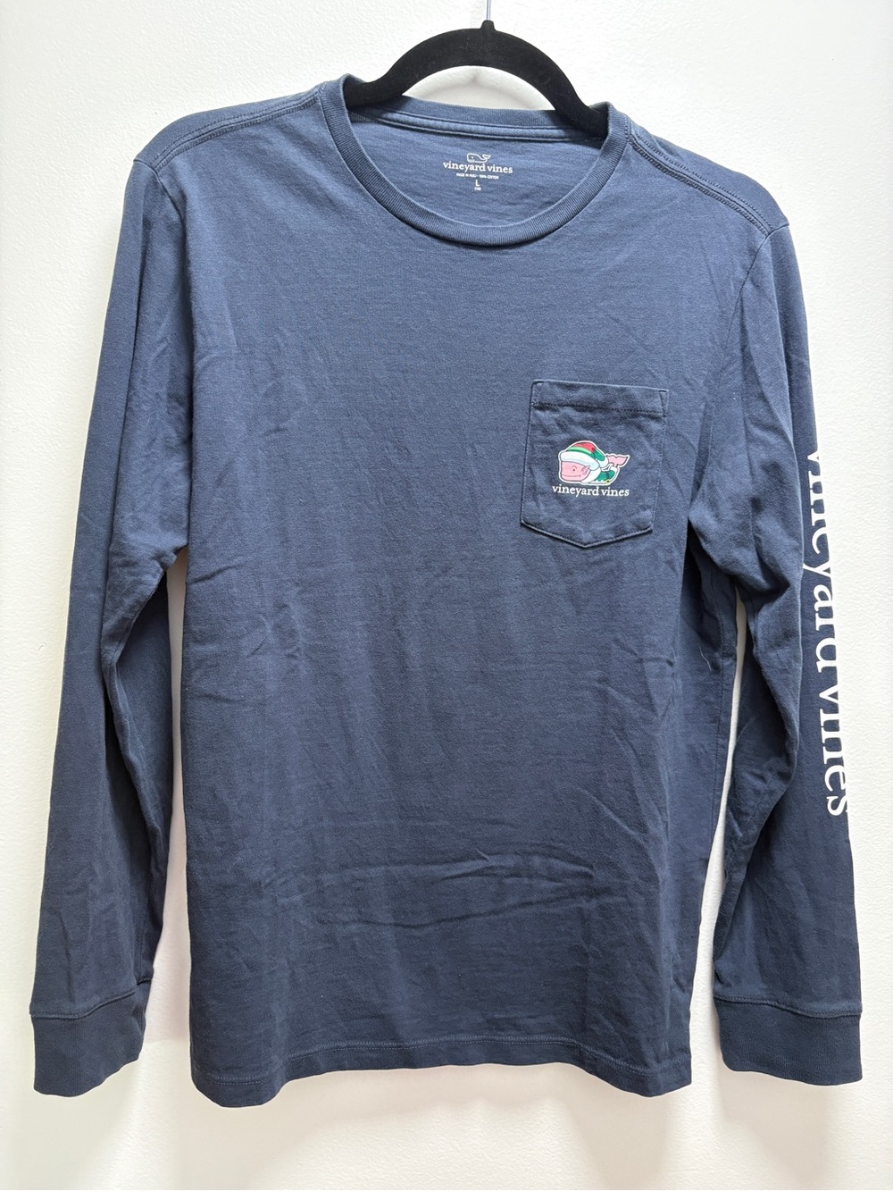 Vineyard Vines Long-Sleeve Pocket Tee - Blue with Holiday Graphic -festive cabin